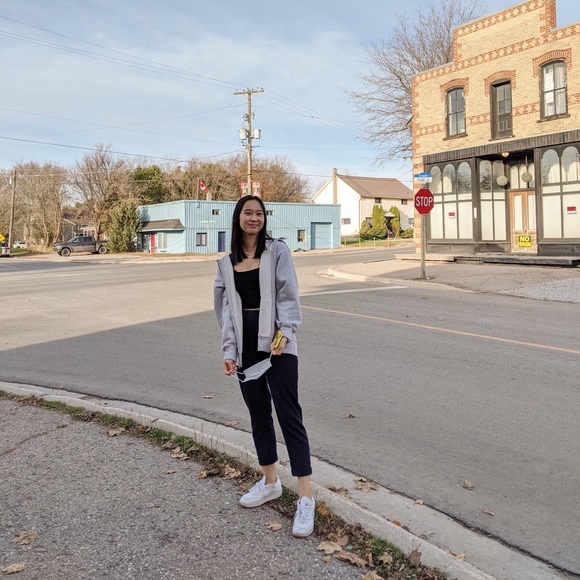 Meet your Posher, Alix - Picture 1 of 1